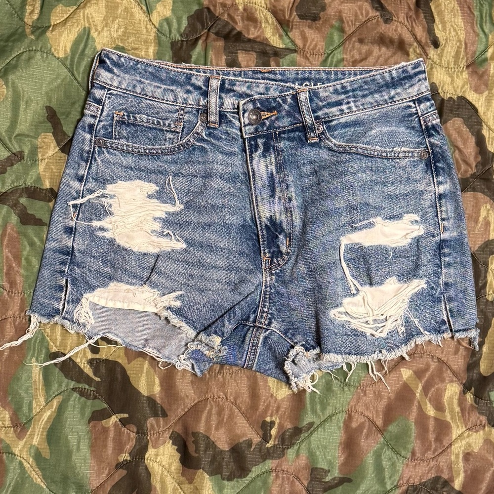 AE Strigid Ripped Denim Mom Short